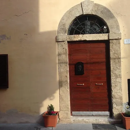 Casa Dell'olmo チビタベッキア